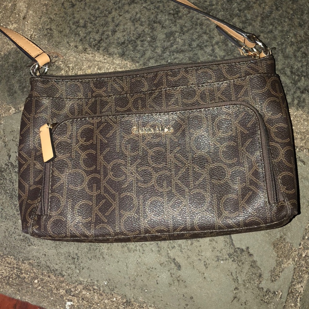 Slightly used Calvin Klein Cross Body Bag